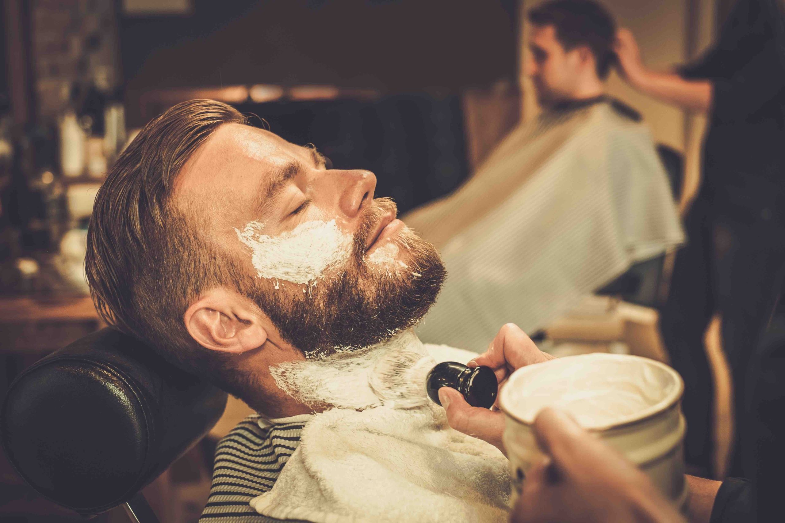 Client,During,Beard,Shaving,In,Barber,Shop Equipe Maison Barber